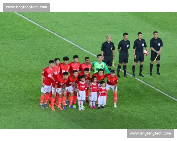 外媒聚焦恒大对决上港中超强强碰撞引发亚洲足坛热议关注升温